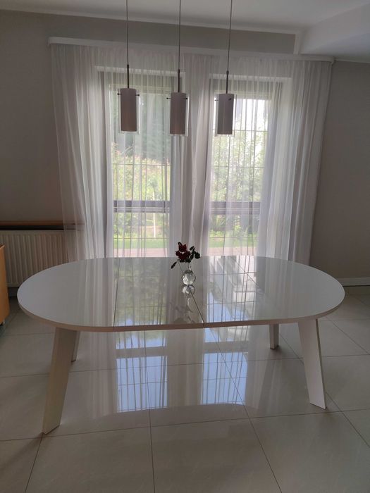 Stół rozkładany z szklanym blatem