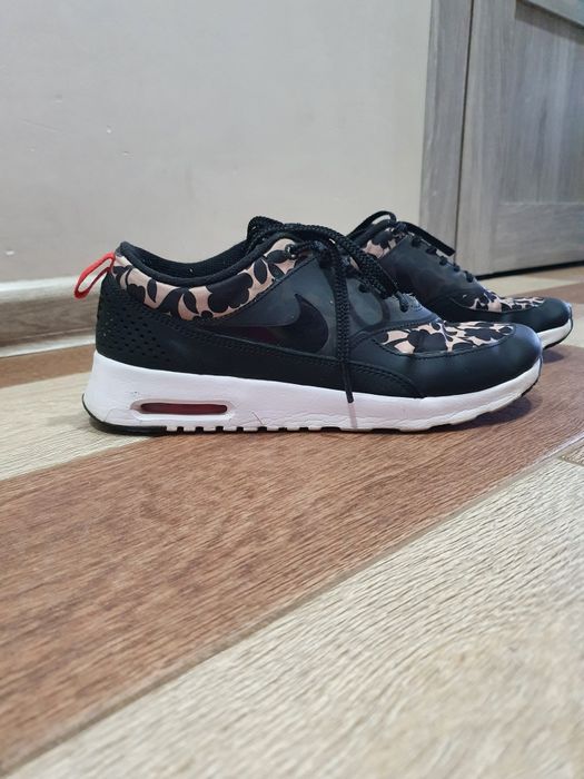 Кроссовки Nike женские 38р оригинал!