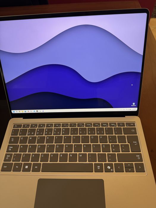 MICROSOFT Surface (13,8'' - Copilot+ PC - Snapdragon X Plus - RAM: 16 GB - 512GB SSD)