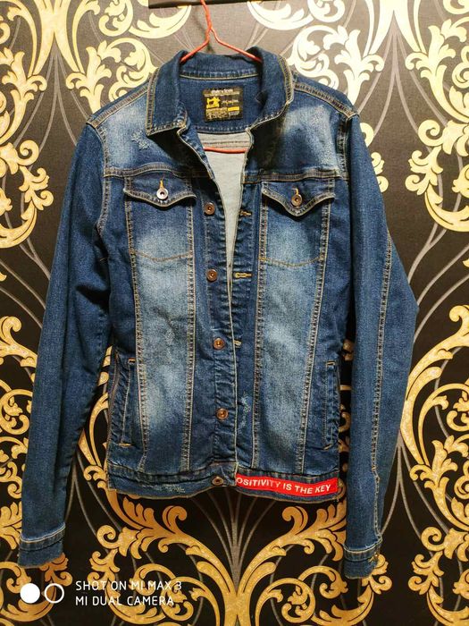 Продам джинсову курточку