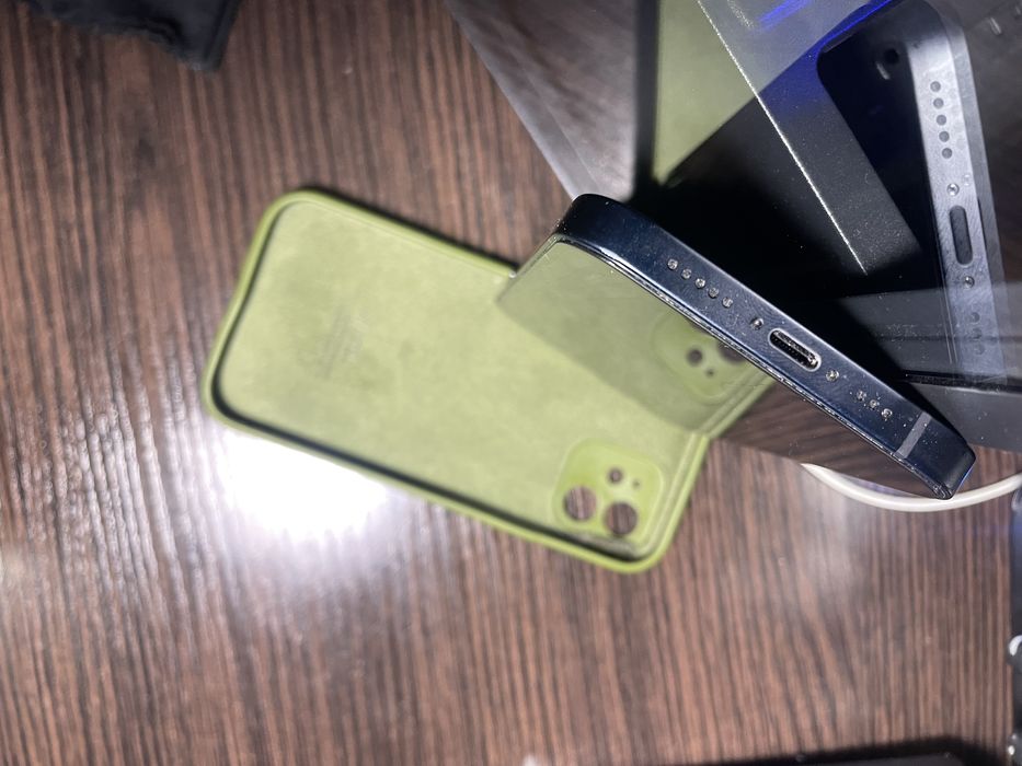 Продам iPhone 12