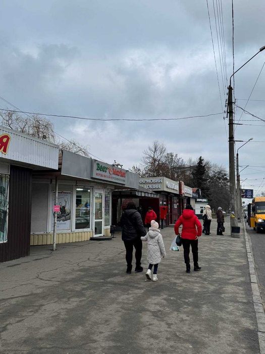 Червона лінія. На зупинці. Оренда приміщення.