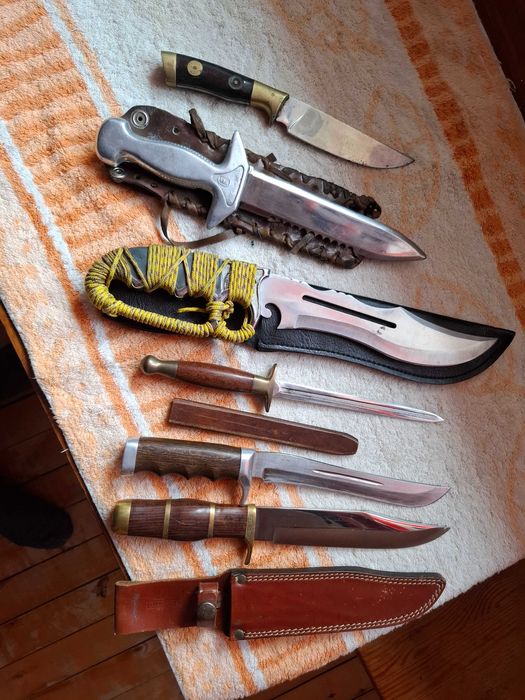 Zestaw różnych noży