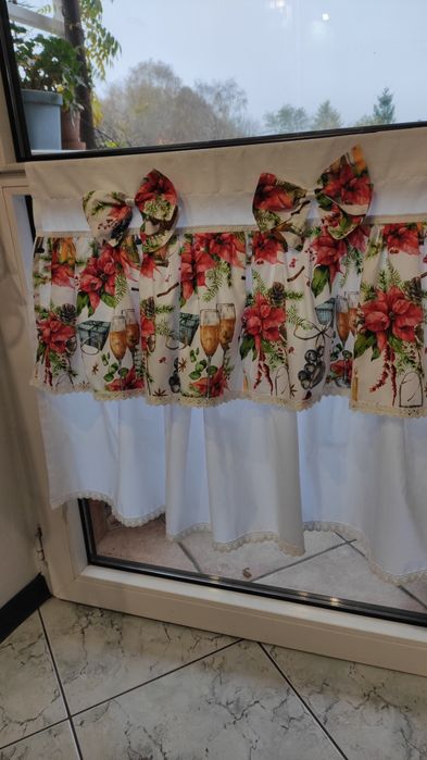 Zazdroski lambrekin do okna