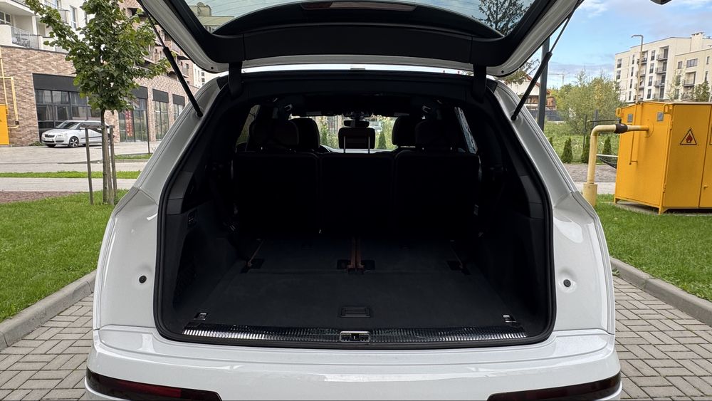 Авто Ауді Q7 2020 року