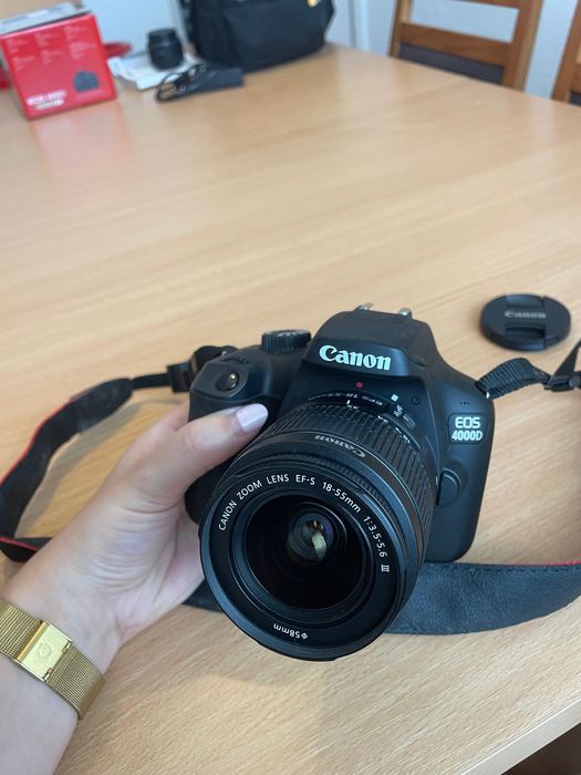 Canon EOS4000D 2 lentes - Impecável com caixa e mala