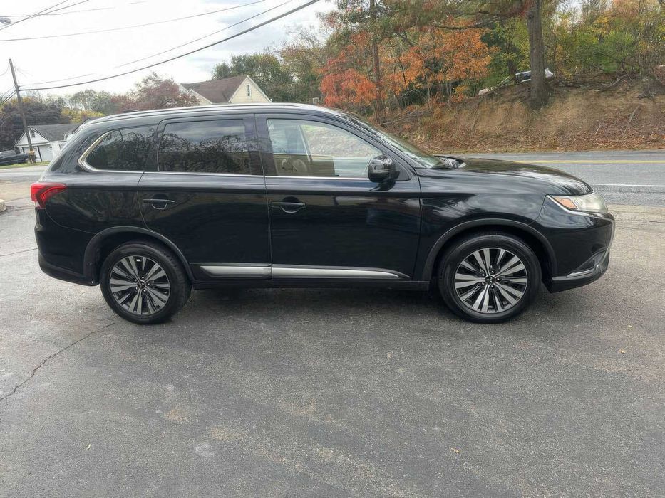 Mitsubishi Outlander SEL      2020