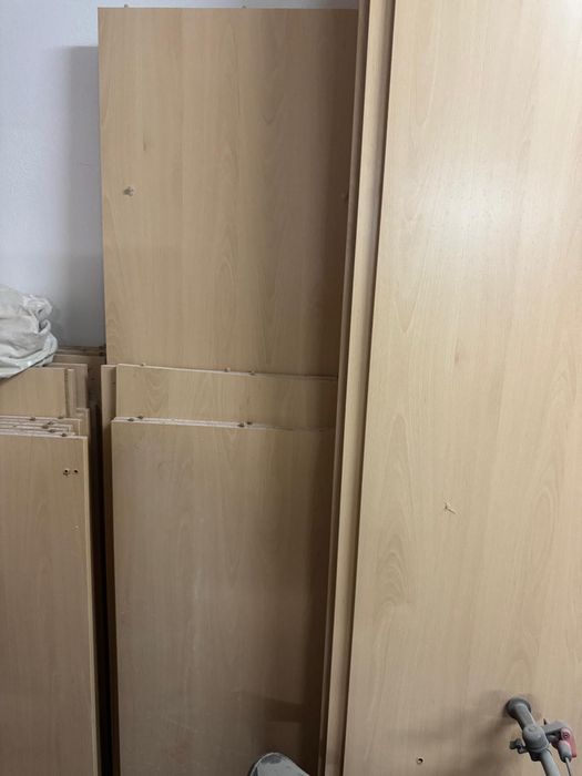 Portas de armario empotrado e demais acessorios.