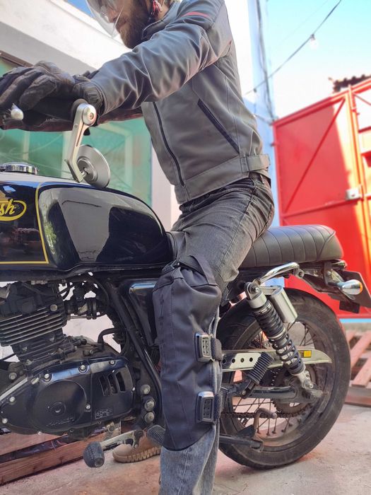 Mash black seven (1600 EUR) + rider kit (370)