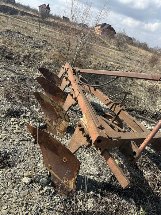 Плуг 4 корпуса готовий до роботи