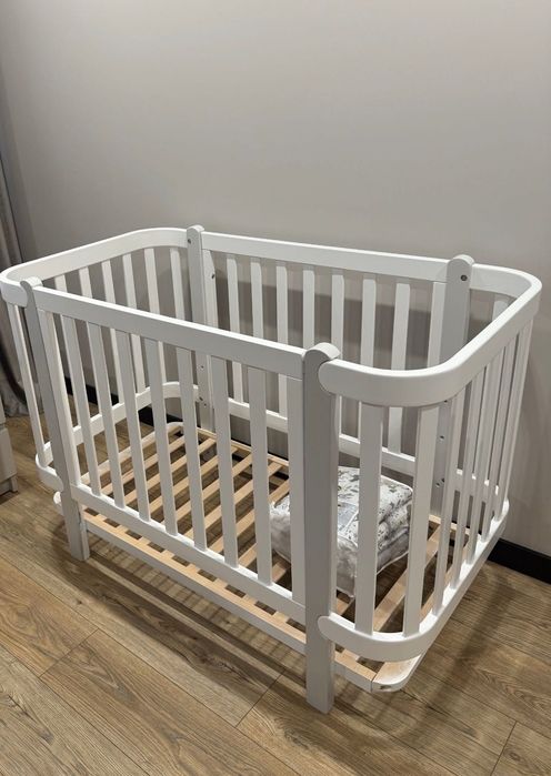 Дитяче ліжечко, в ідеальному стані