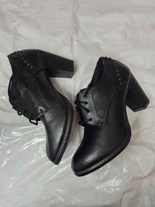 Sapato bota de salto alto preto