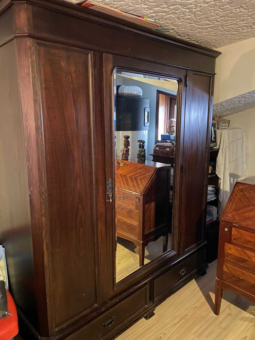 Roupeiro madeira maciça