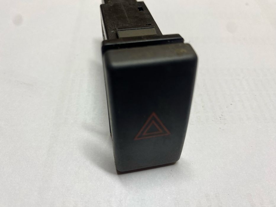 Toyota Avensis T25 кнопка аварійки, сигналізації. Вимикач Тойота Авенс