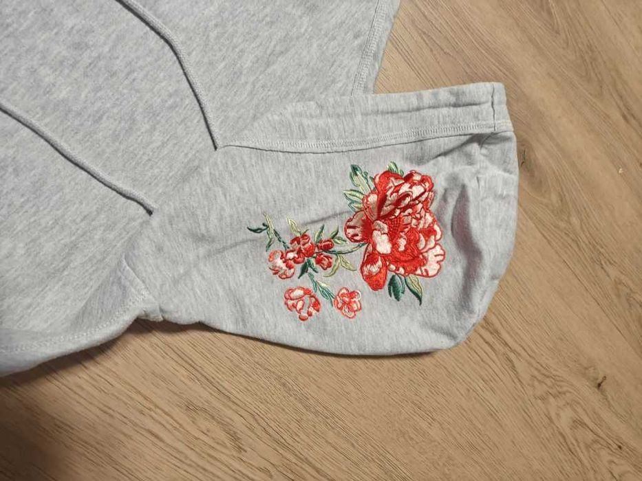 Bluza H&M z haftem kwiatowym – rozmiar S