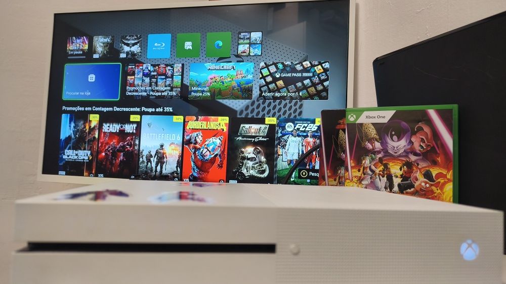 Xbox One S 500Gb SSD com drive blu-ray