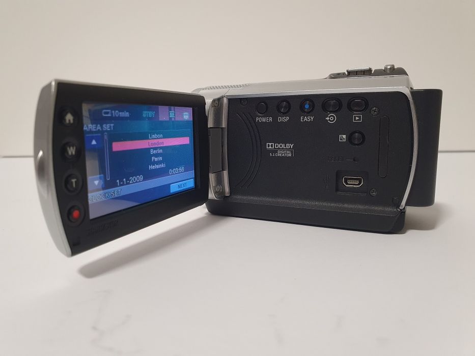 Цифровая видеокамера Sony Handycam DCR-SR67.