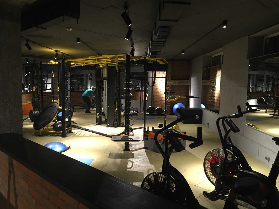 Тренажерный зал Impulse на 250-300м2 бу на гарантии