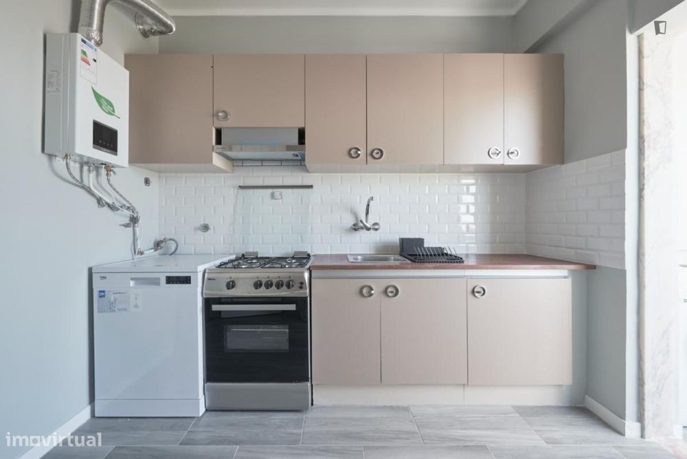 Quarto - localizado em Olaias Lisbon