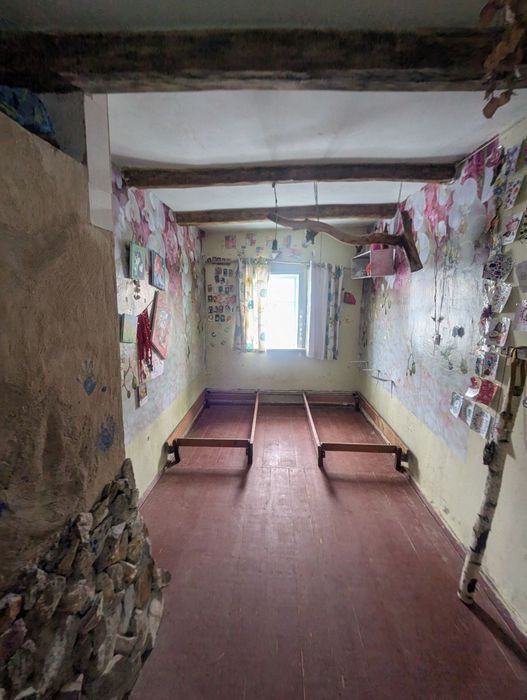 Продаж будинку не далеко від центру та річки смт. Володарка