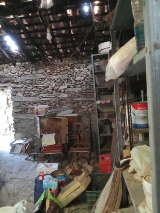 Casa de xisto com quintal