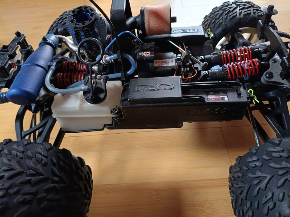 Traxxas revo nitro 3.3, 2.5r auto spalinowe