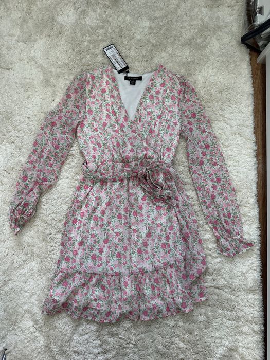 Sukienka w kwiaty różowa letnia w kwiaty