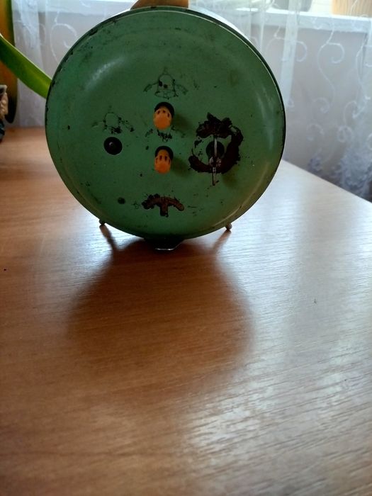 Продам настільний механічний годинник