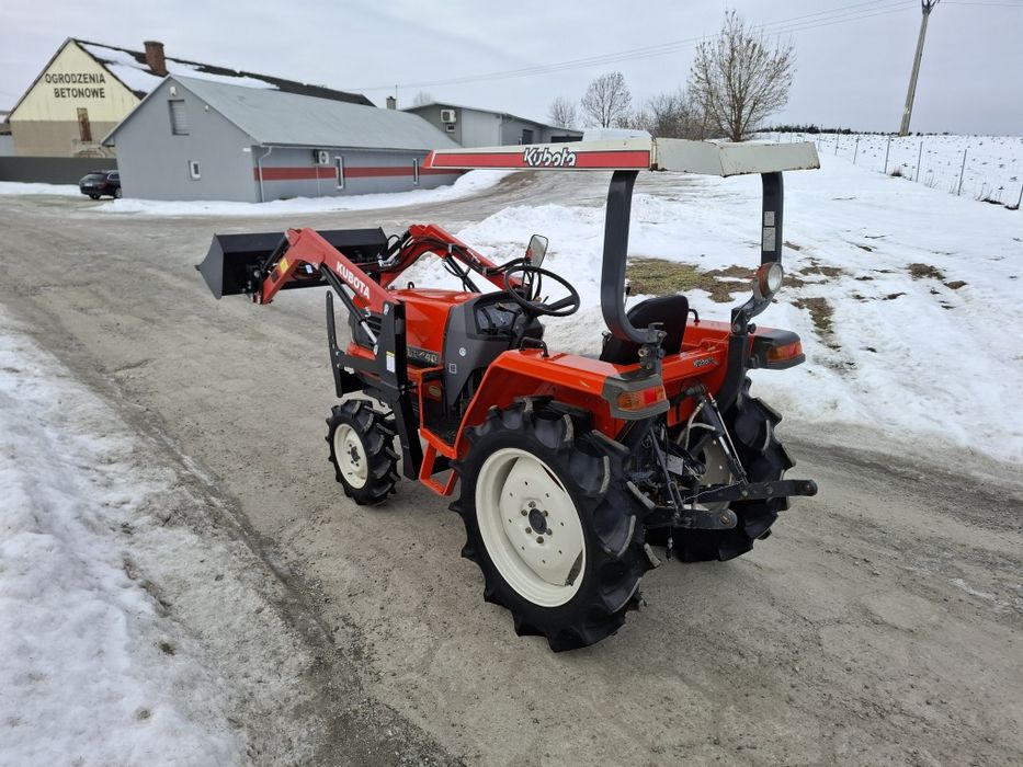 Traktorek japoński 4x4 Kubota GL 240 z ładowaczem piękny  stan