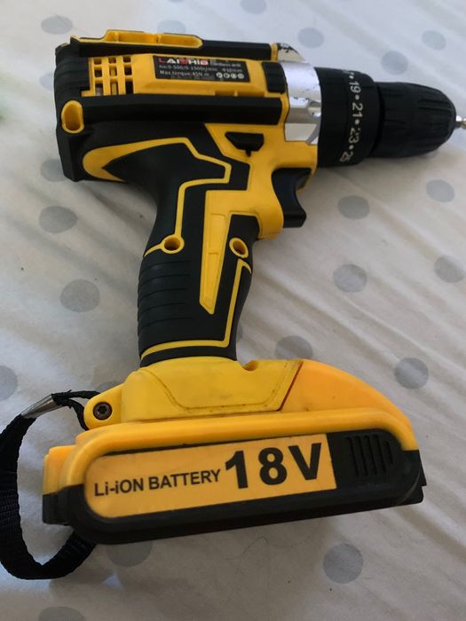 Vendo esta máquina só não tem cargador