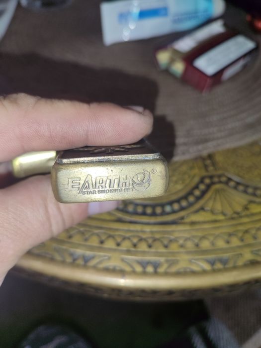 Зажигалка Zippo. Нет кремня.