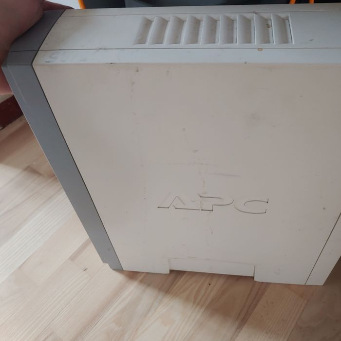 Инвертор + аккумулятор ИБП APC RS1000 на  600Ватт