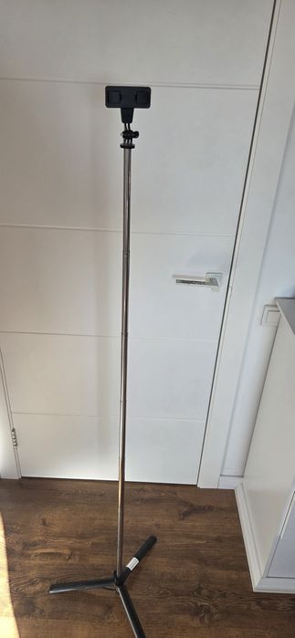 Штатив з кнопкою