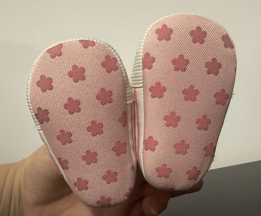 Sapatilhas Brancas / Rosa Recém-Nascido