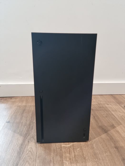 Xbox series X - 2TB - Sem comando - Com cabo HDMI