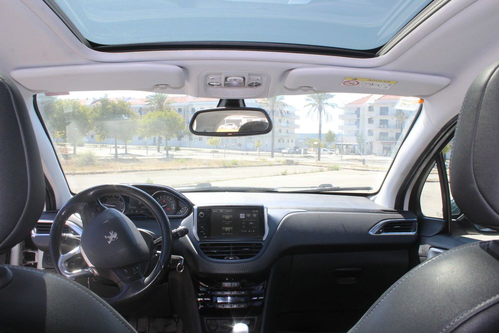 Peugeot 2008 1.6 HDI Allure com Teto Panorâmico
