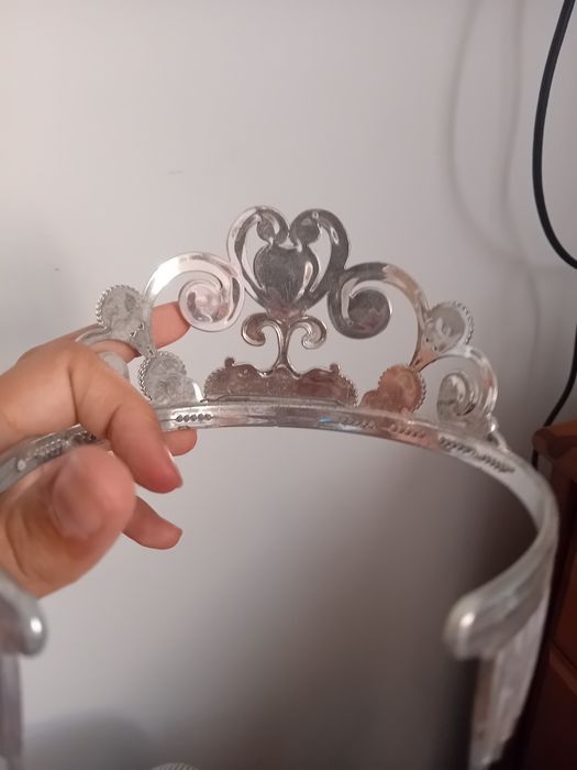 4 tiaras/coroas para crianças