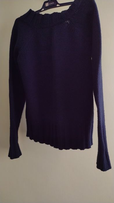 Sweter czarny roz. L