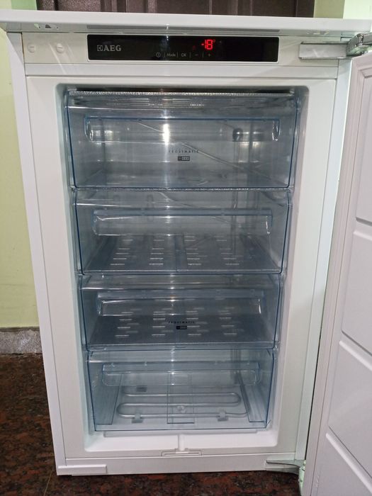 Встраиваемая морозильная камера AEG AGS88800 87см из Германии Гарантия