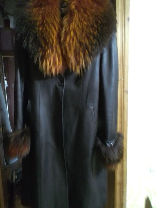Продам кожаное пальто