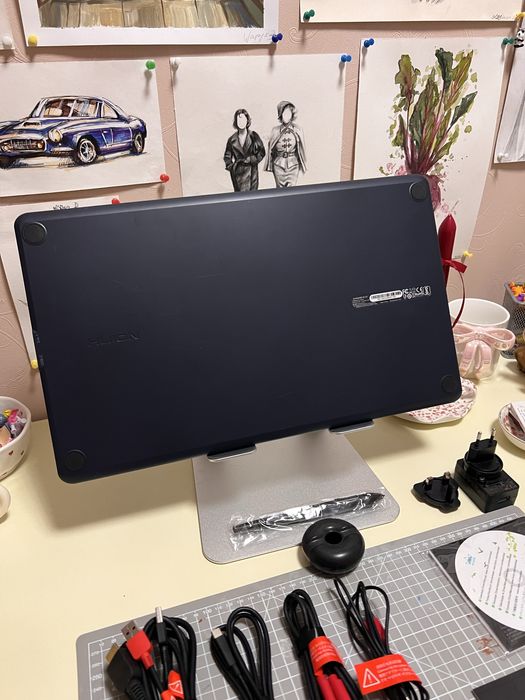 Продаю  Графічний планшет Huion Kamvas 16 +2021