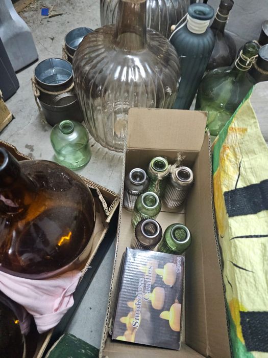 Jarras/garrafões de vidro e cestos para decoração