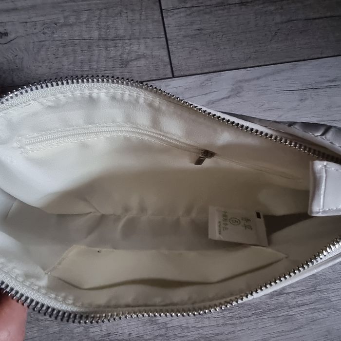 Mała torebka kopertówka