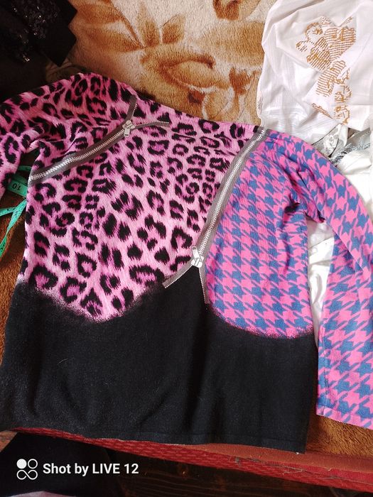 Ciekawy sweter ovanti