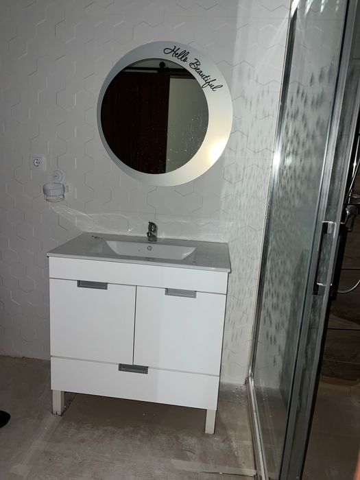 Vendo móvel de casa de banho + espelho