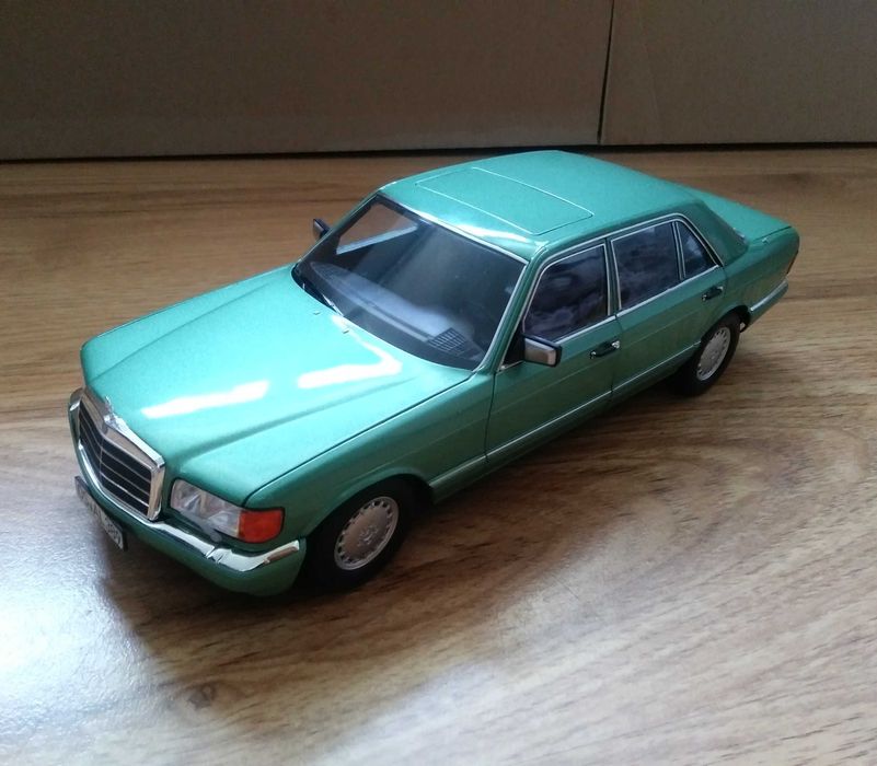 Модель 1:18 Mercedes 560 SEL ("Norev")