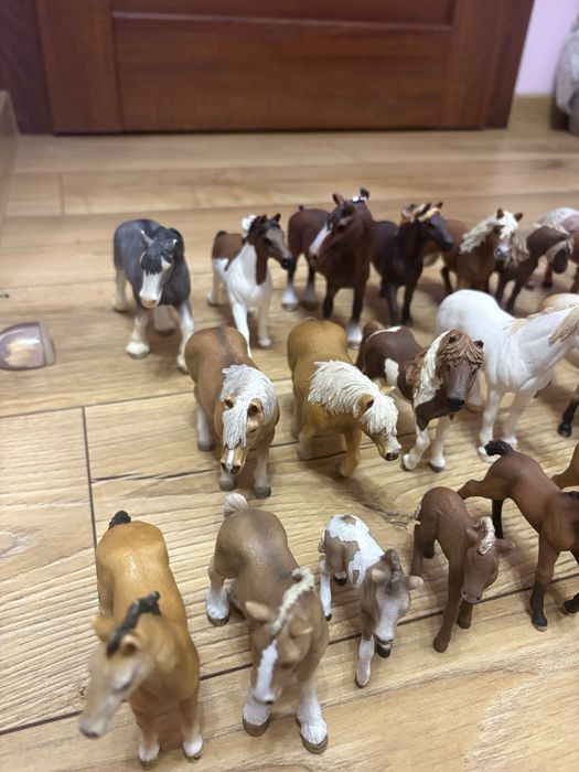 figurki koni i innych zwierzat schleich
