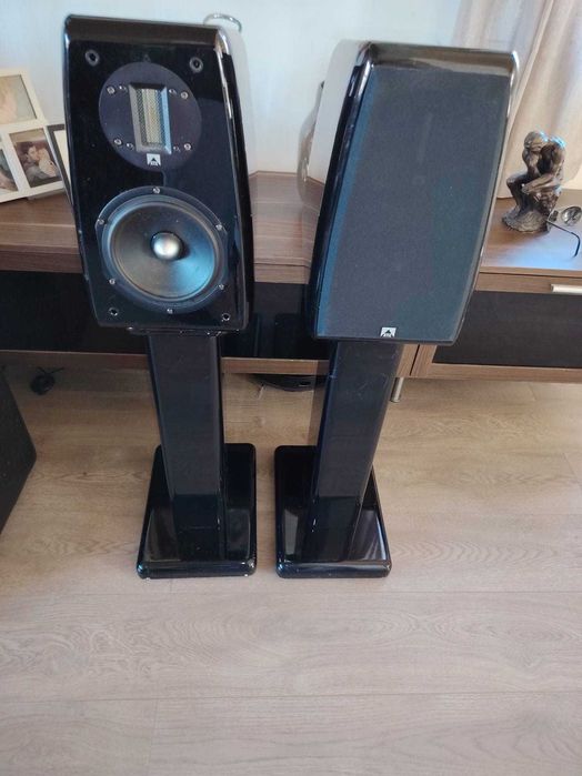 XTZ 99.26 Kolumny ze stendami.