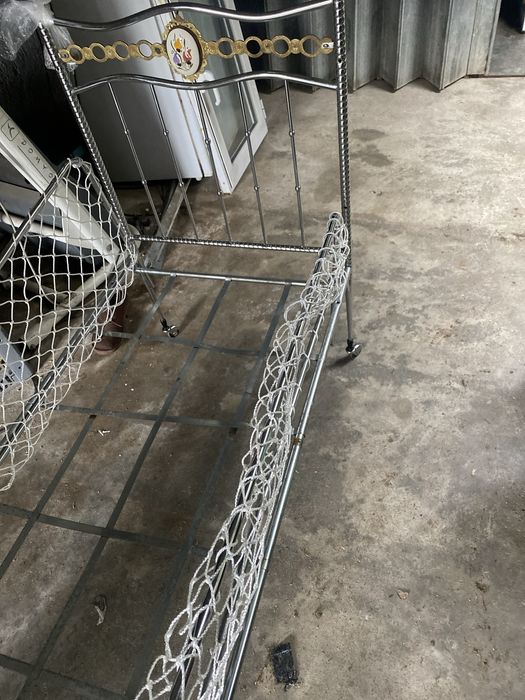 Cama de crianca unica muito bonita