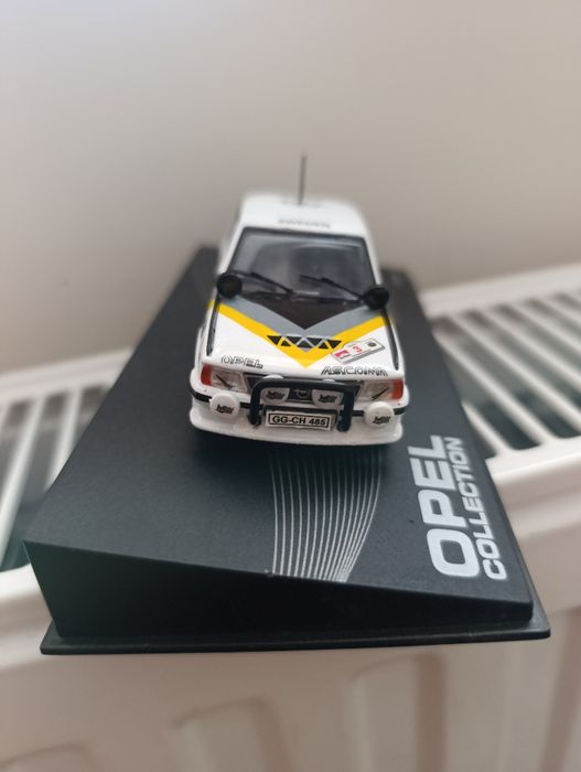 Масштабна модель машинка Opel Ascona  b 400